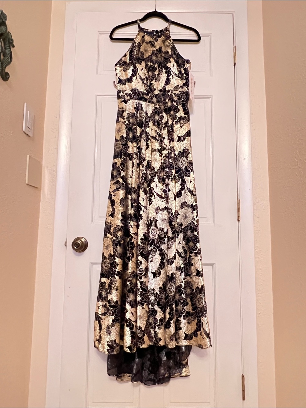 Betsy & Adam Metallic Floral Foil Halter Gown Prom Gala Evening Dress Black Gold